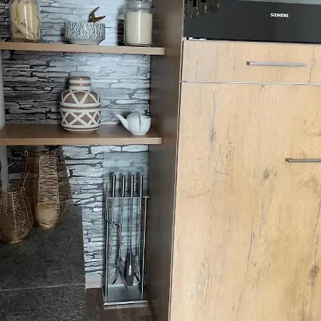 Slavica Dorfstrasse 94 アパート