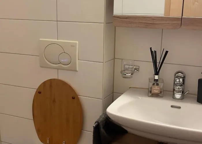 Slavica Dorfstrasse 94 *