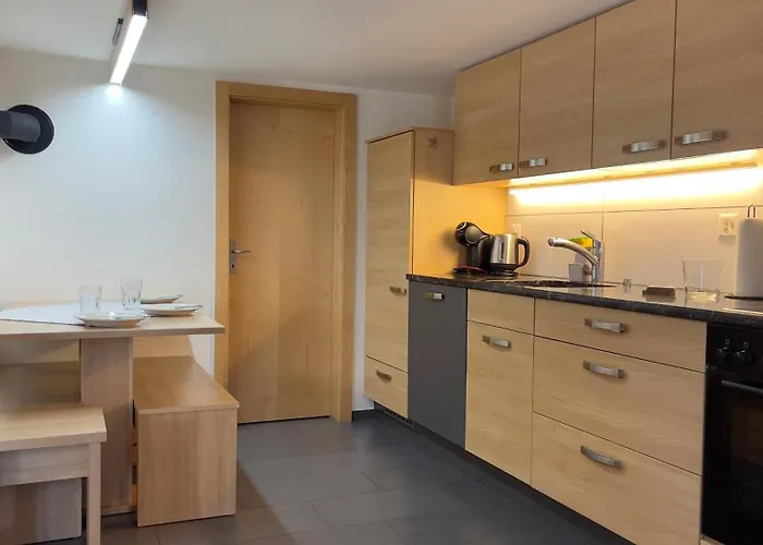 Slavica Dorfstrasse 94 *